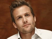 ������� ���� (Gabriel Macht) 
����������