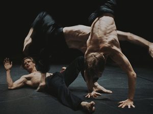 Загляни в себя: «Искусство падения» — танцевальная драма с участием профессиональных хореографов