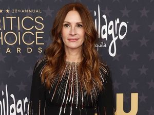 Critics' Choice Awards:  ,  -   