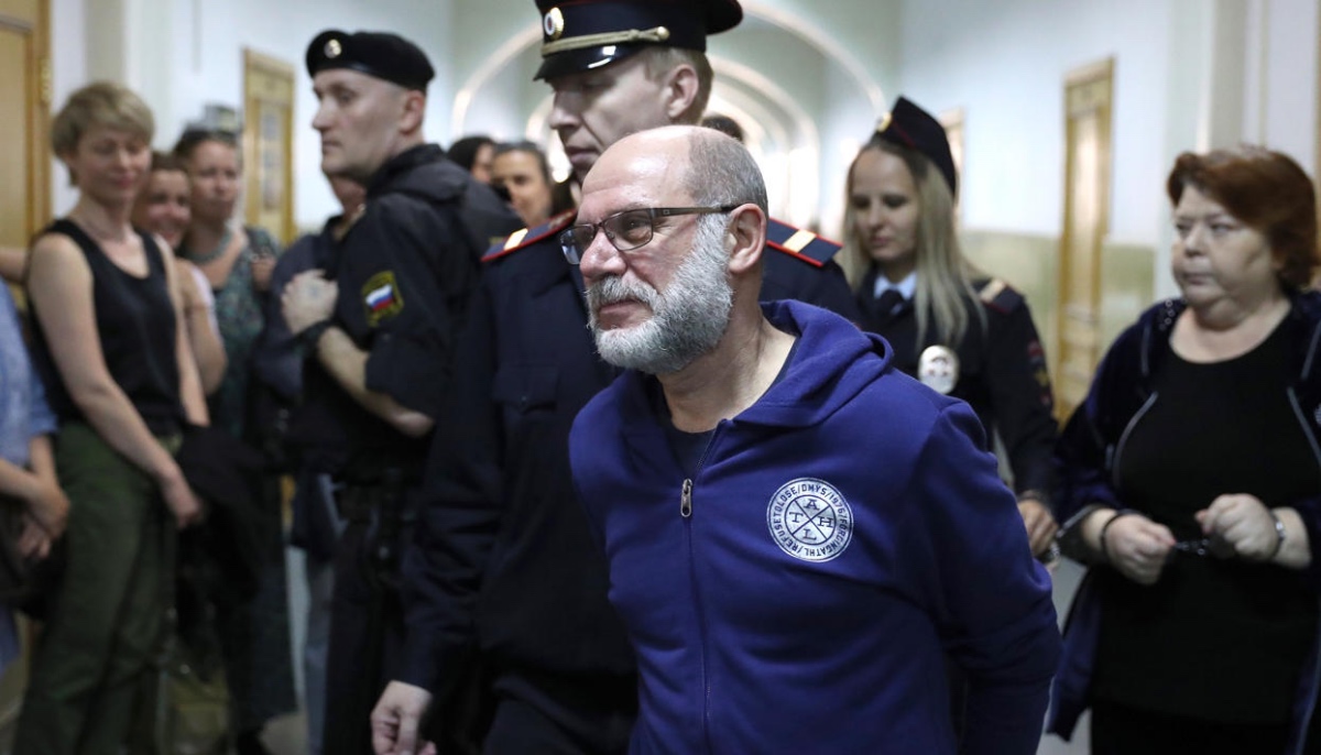 Суд продлил арест бывшего директора «Гоголь-Центра»